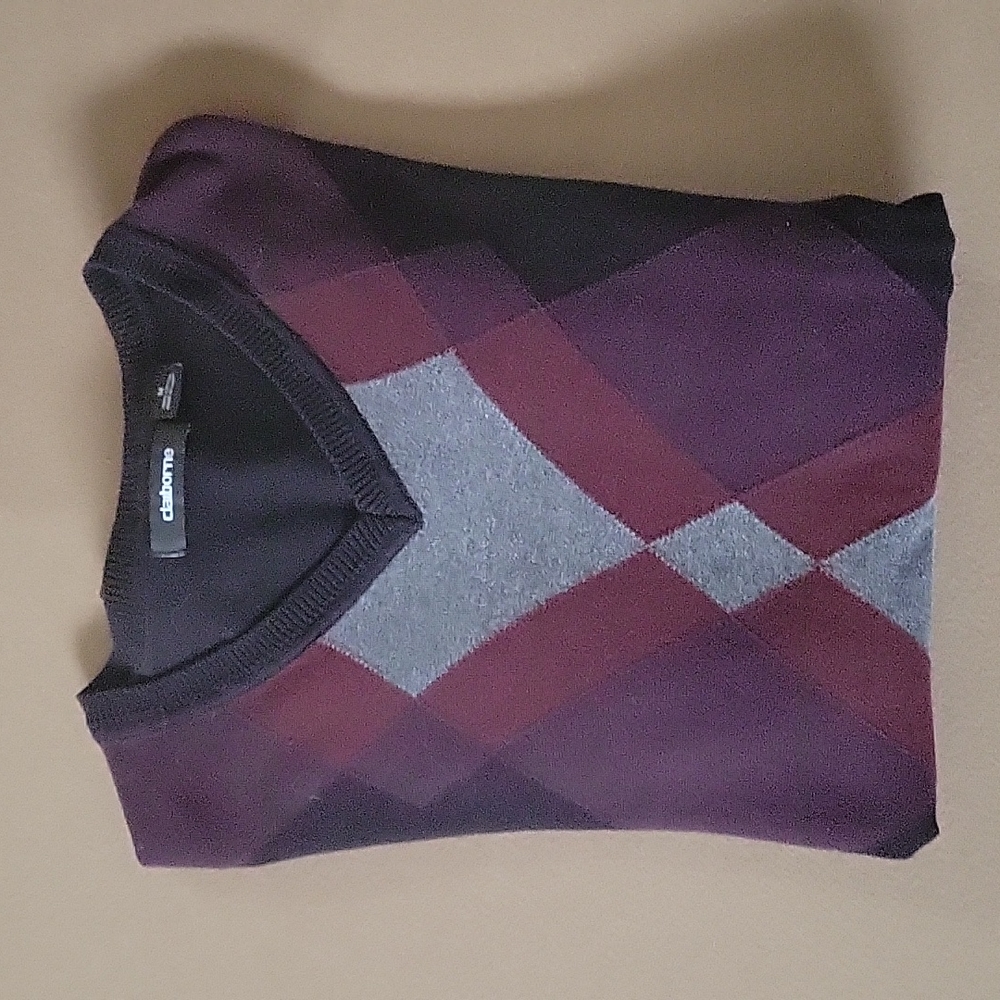Mens Clairborne purple and gray medium argyle sweater.